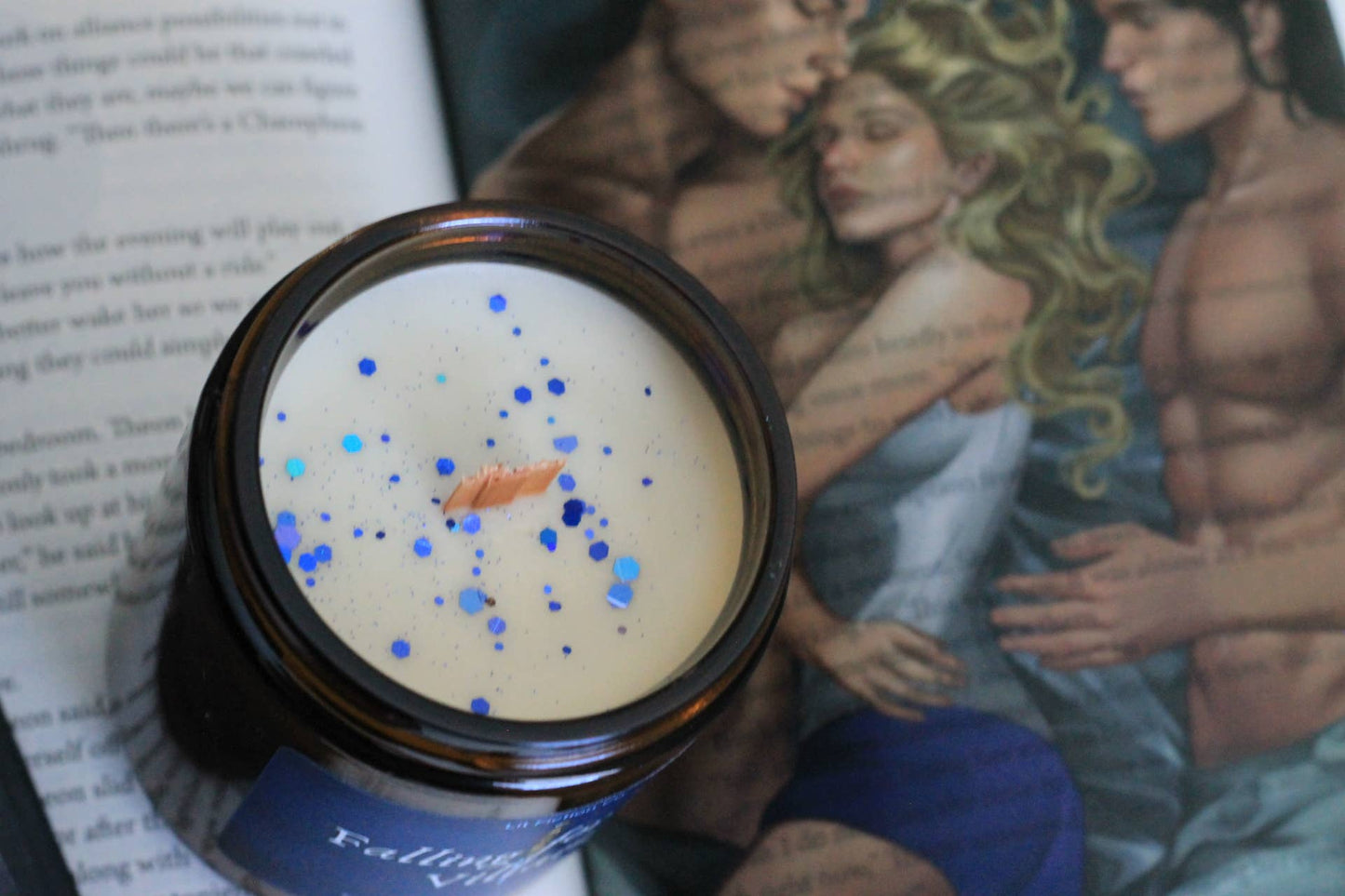Falling for the Villain – Fantasy Book Lover Candle | Amber Vanilla Leather Blend