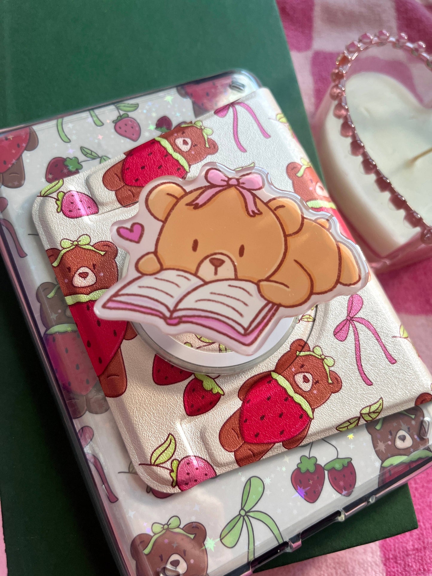 Bookish Bear Magnetic Grip- E-reader and phone grip 