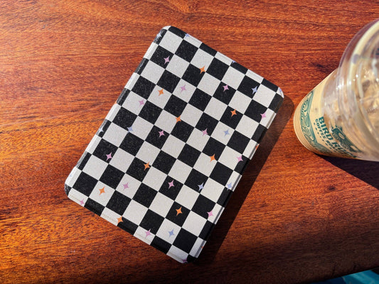 Retro Checkered Clear Back & Handle Kindle & Kobo Case