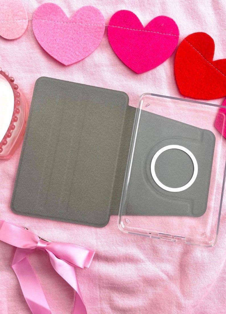 Romantasy Magnetic Removable Kindle Case: Pink Dragons