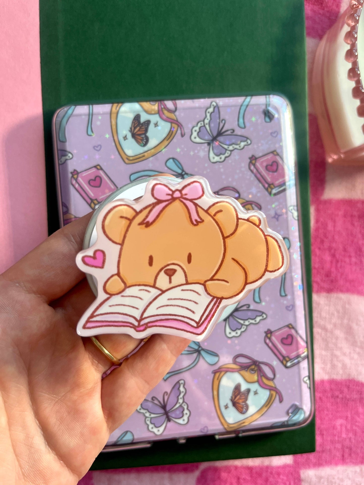 Bookish Bear Magnetic Grip- E-reader and phone grip 